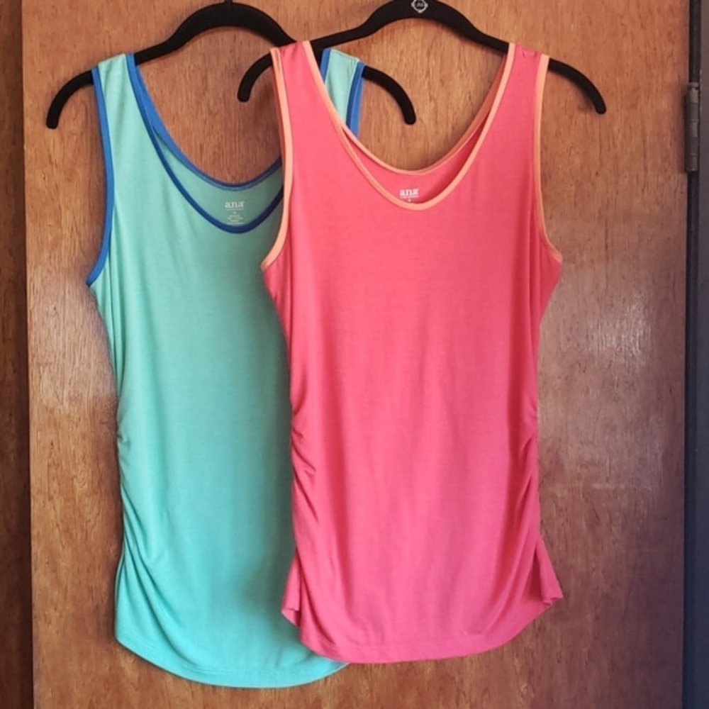 2 Tank Tops Bundle Two ruched side tanks with contrasting trim, Size Medium